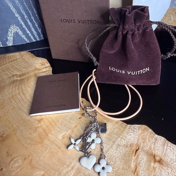 Louis Vuitton Necklace - Picture 15 of 15